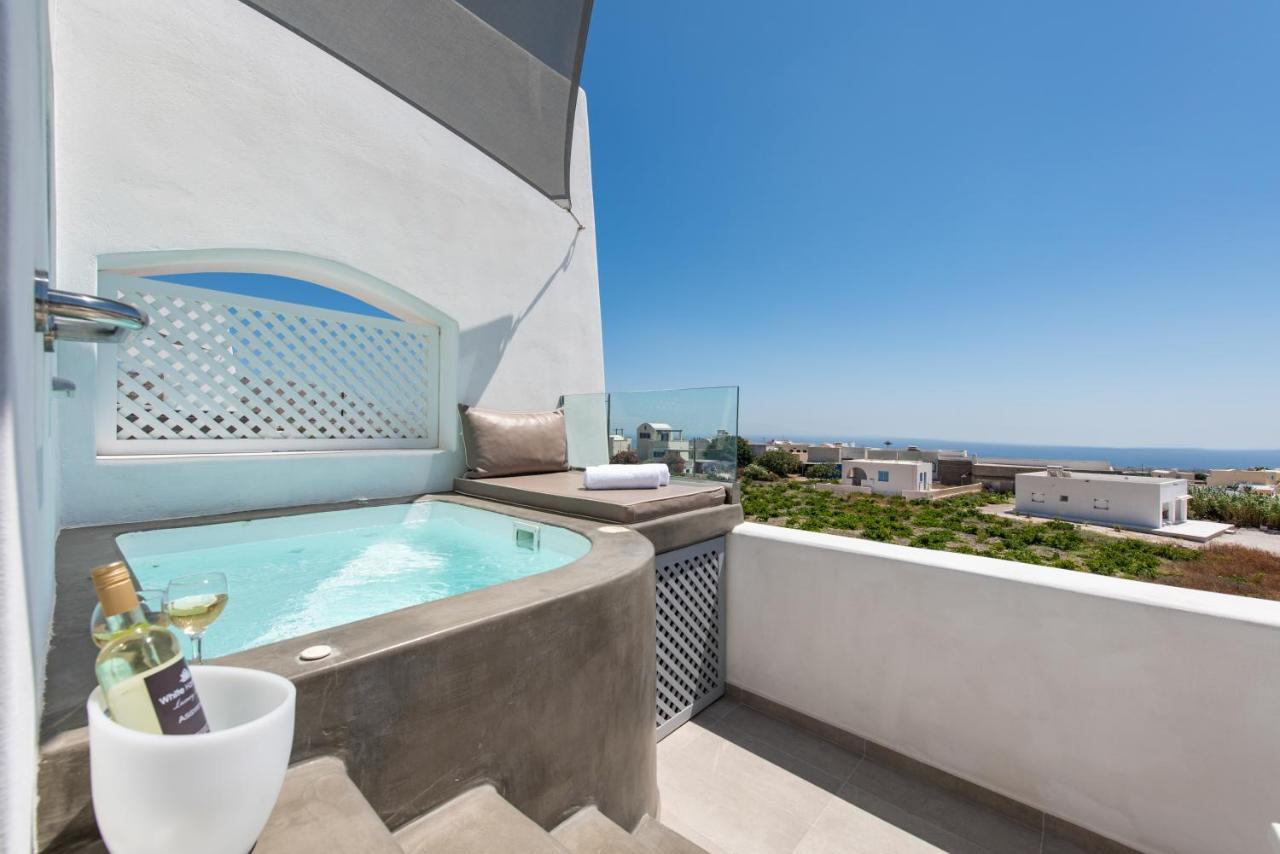 White Harmony Suites メガロホリ エクステリア 写真