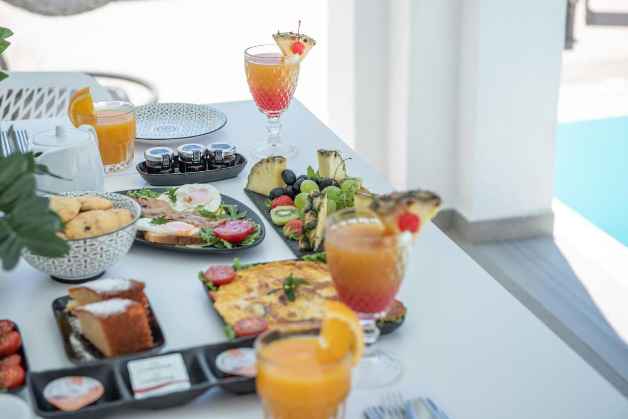 White Harmony Suites メガロホリ エクステリア 写真