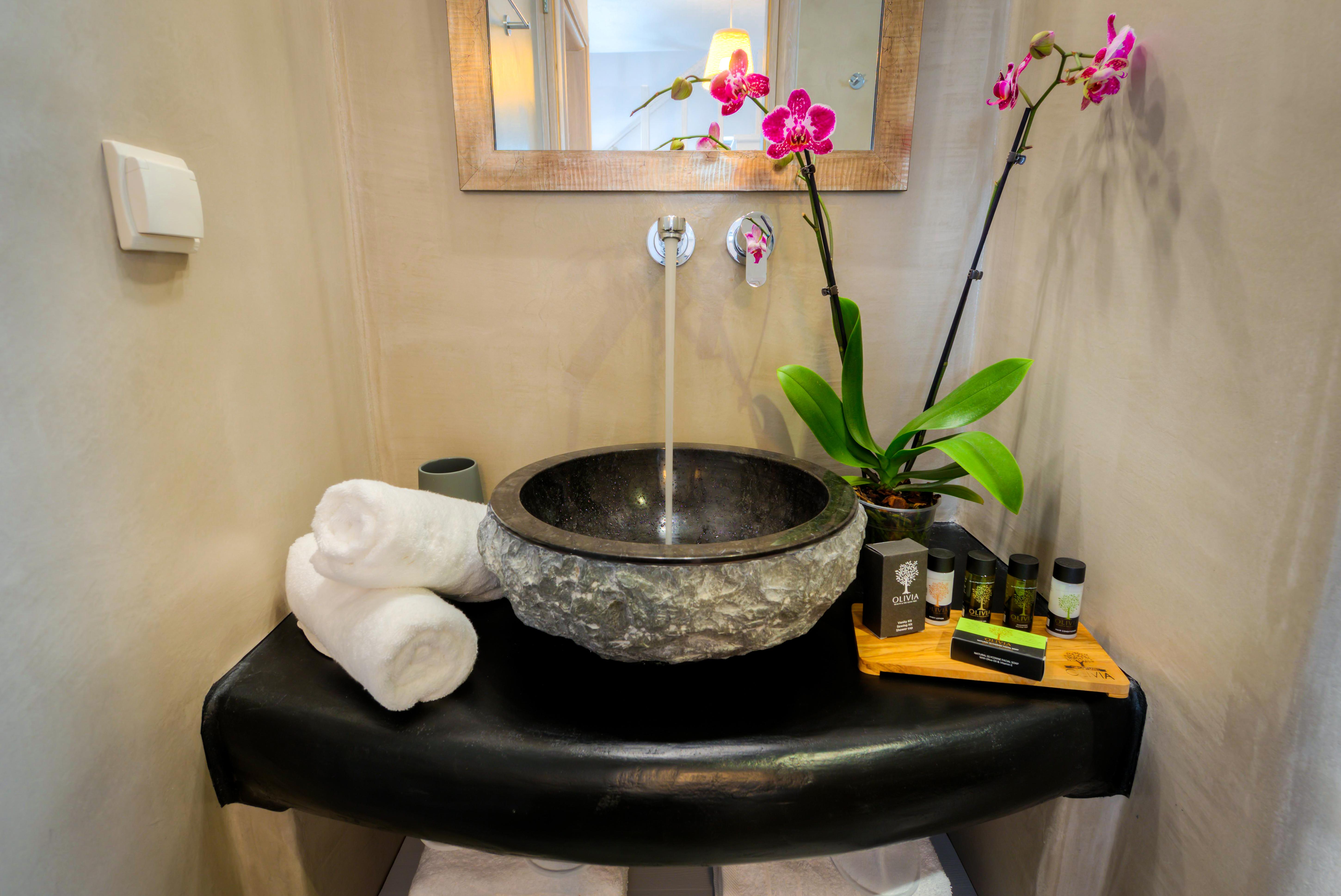 White Harmony Suites メガロホリ エクステリア 写真