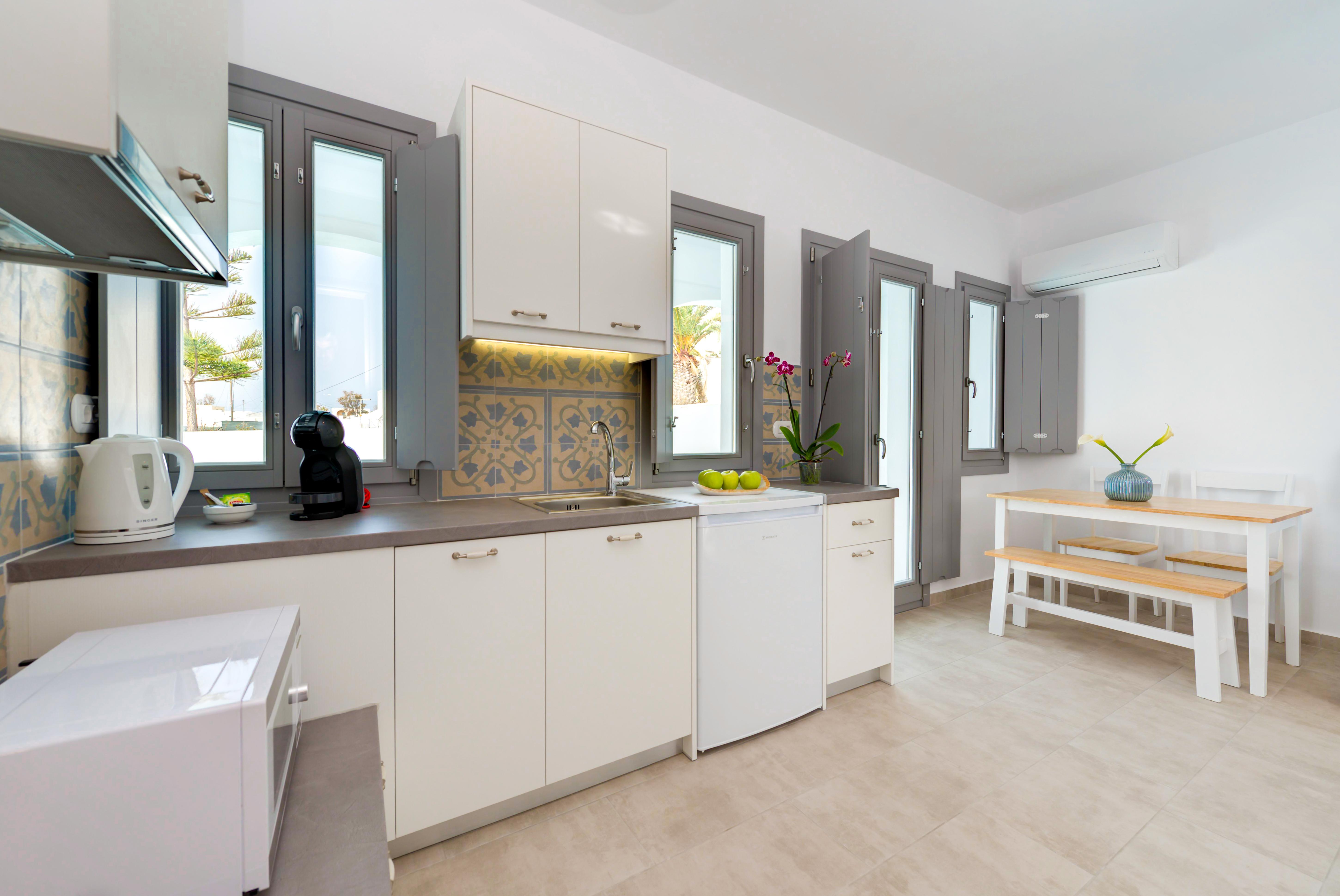 White Harmony Suites メガロホリ エクステリア 写真