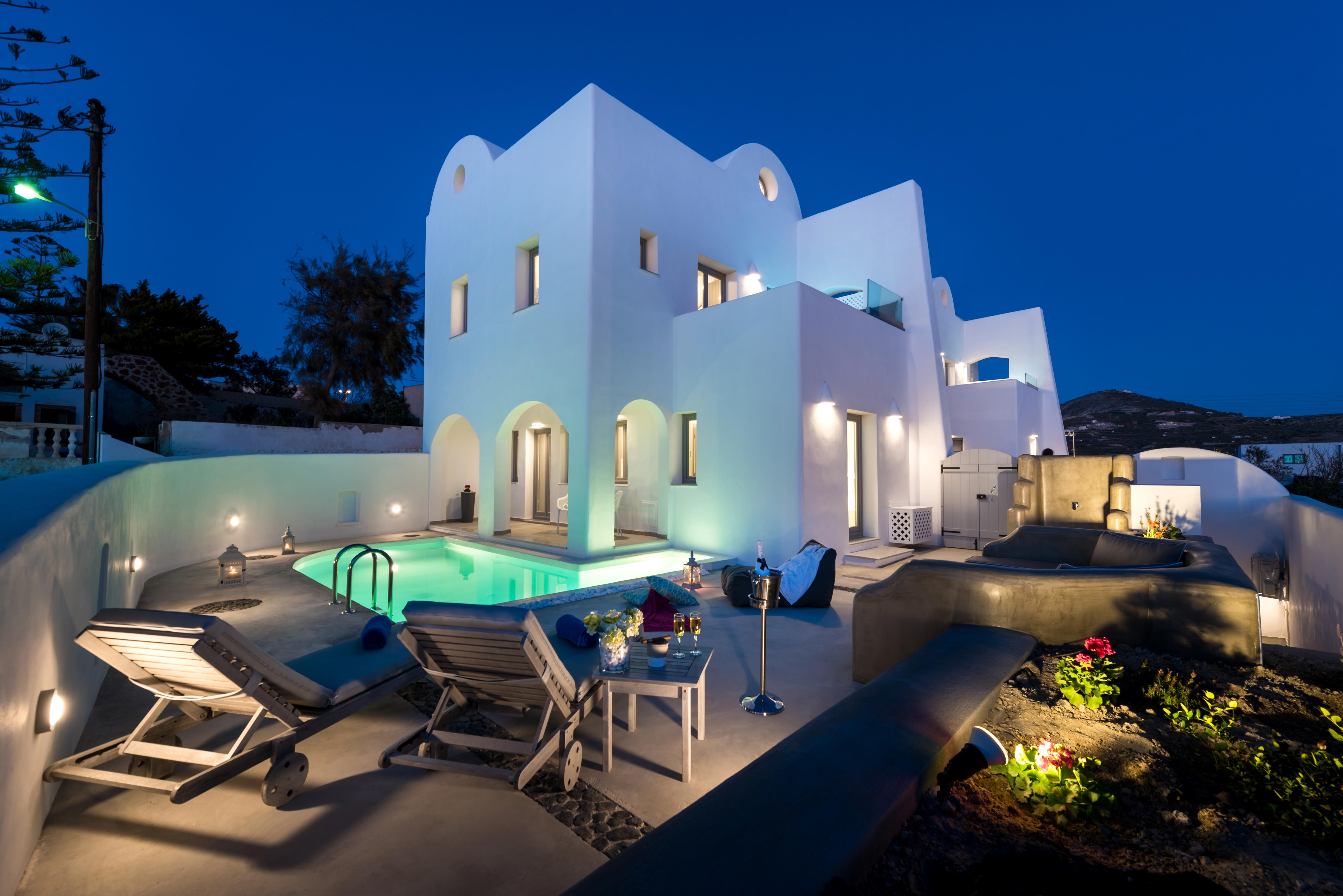 White Harmony Suites メガロホリ エクステリア 写真
