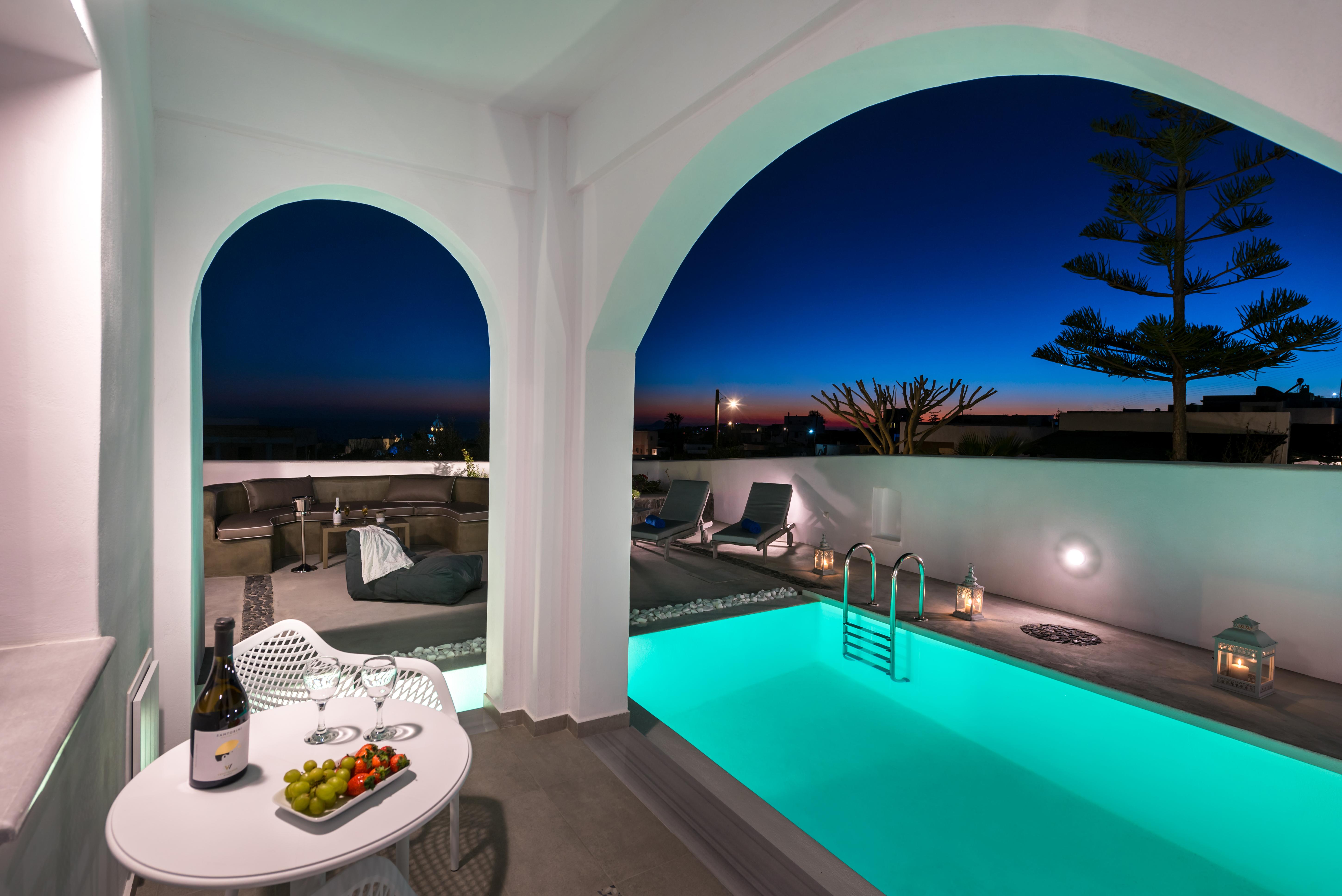 White Harmony Suites メガロホリ エクステリア 写真