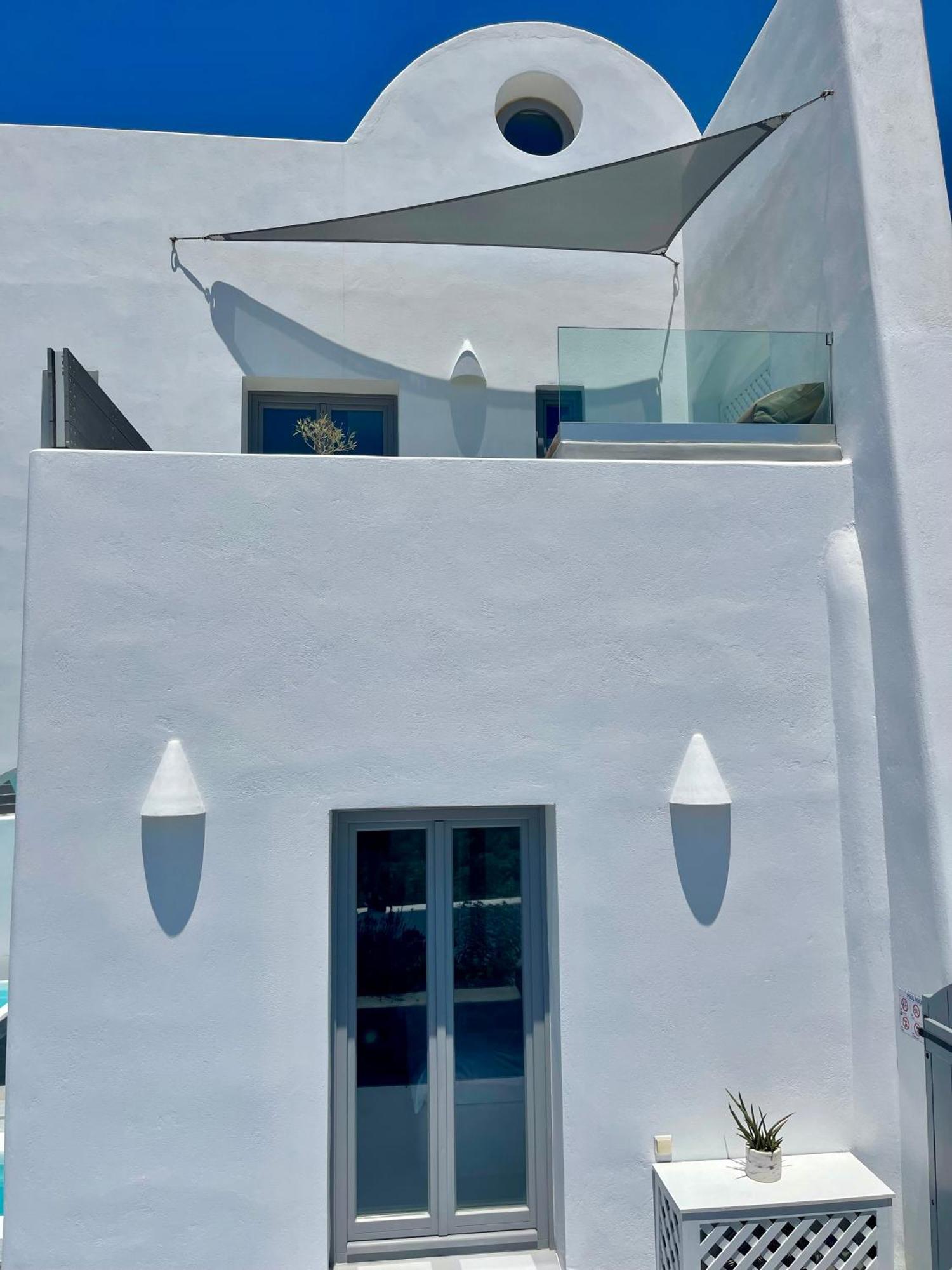 White Harmony Suites メガロホリ エクステリア 写真