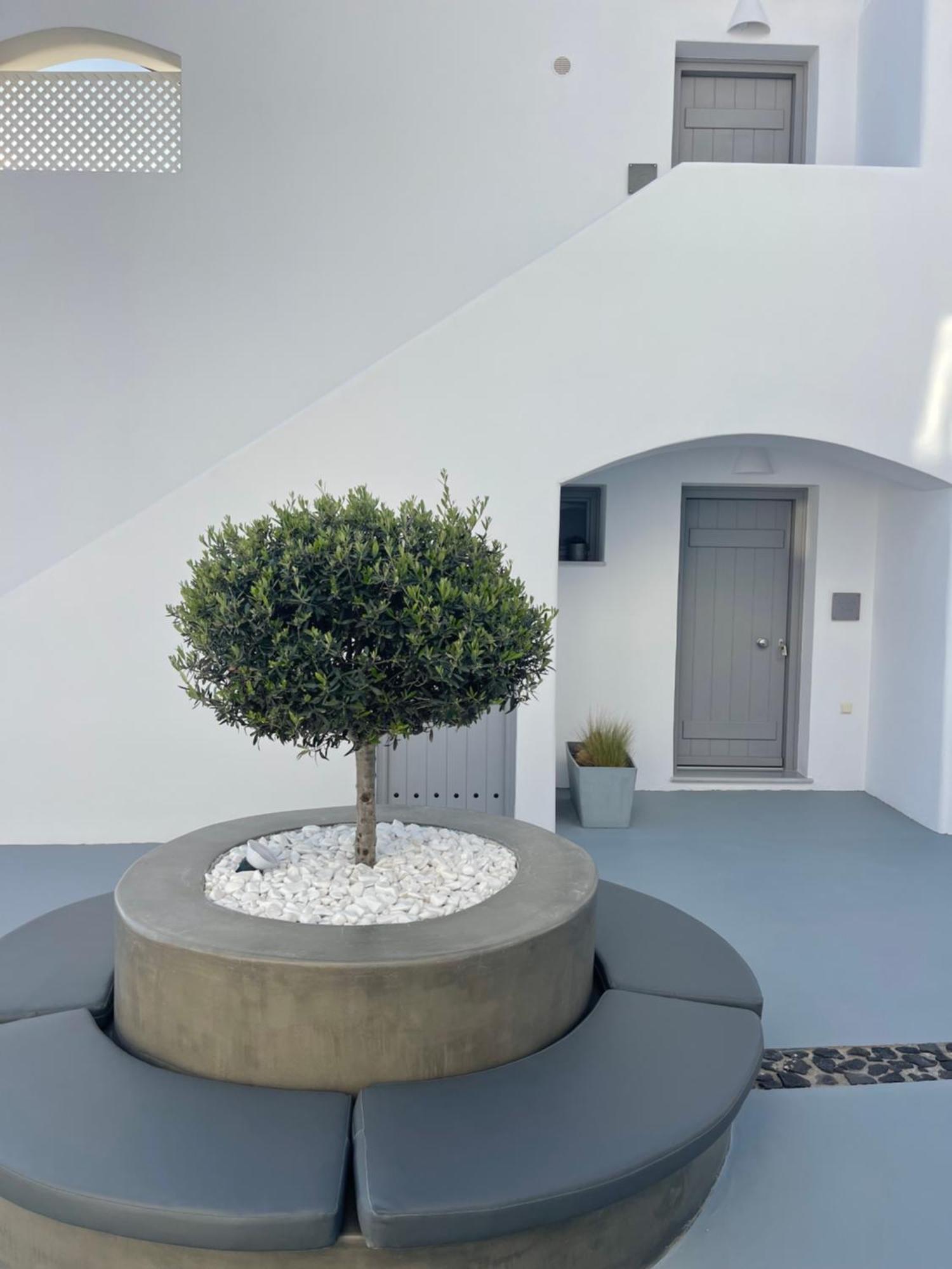 White Harmony Suites メガロホリ エクステリア 写真