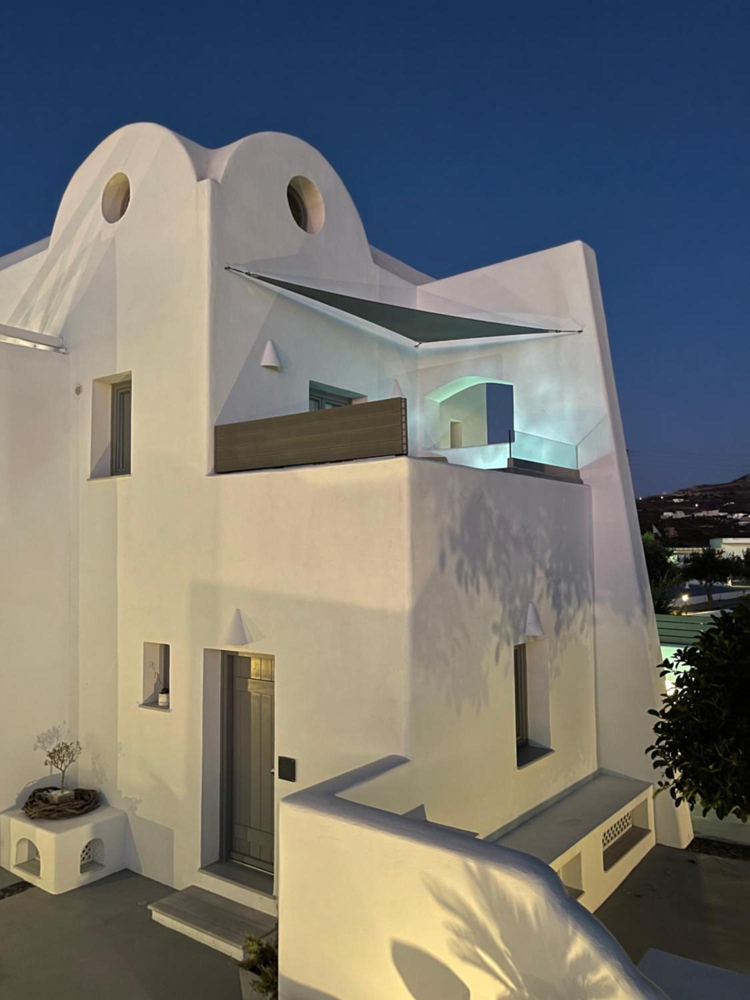 White Harmony Suites メガロホリ エクステリア 写真