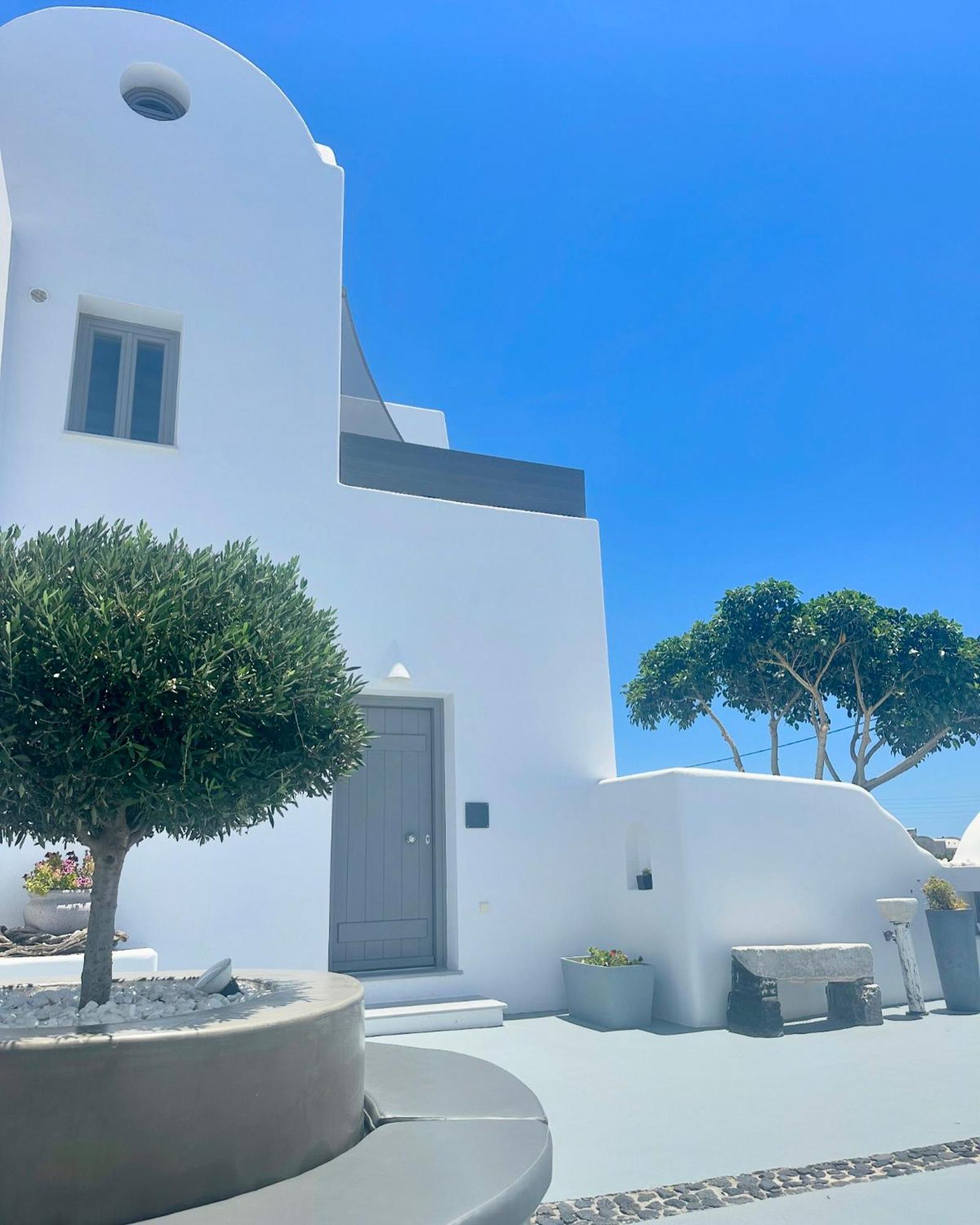 White Harmony Suites メガロホリ エクステリア 写真